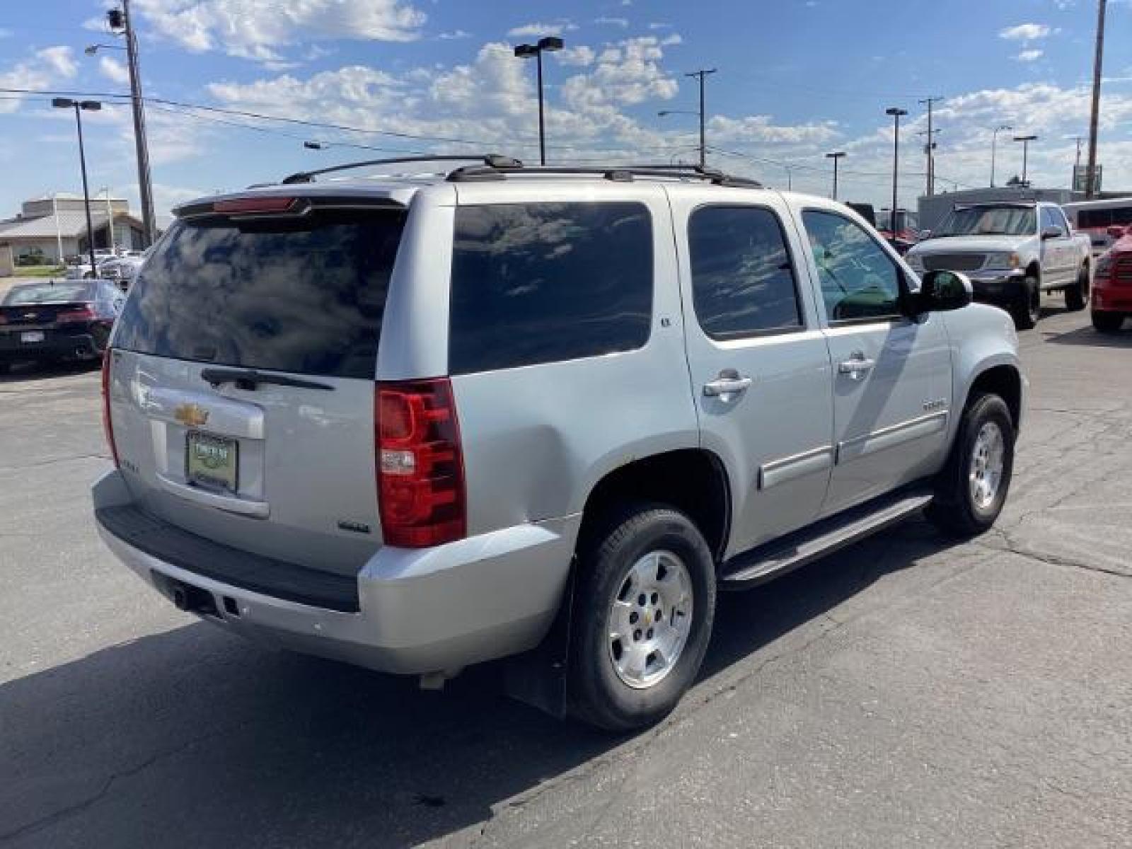 2012 SILVER Chevrolet Tahoe LT 4WD (1GNSKBE00CR) with an 5.3L V8 OHV 16V FFV engine, 6-Speed Automatic transmission, located at 1235 N Woodruff Ave., Idaho Falls, 83401, (208) 523-1053, 43.507172, -112.000488 - Photo #5