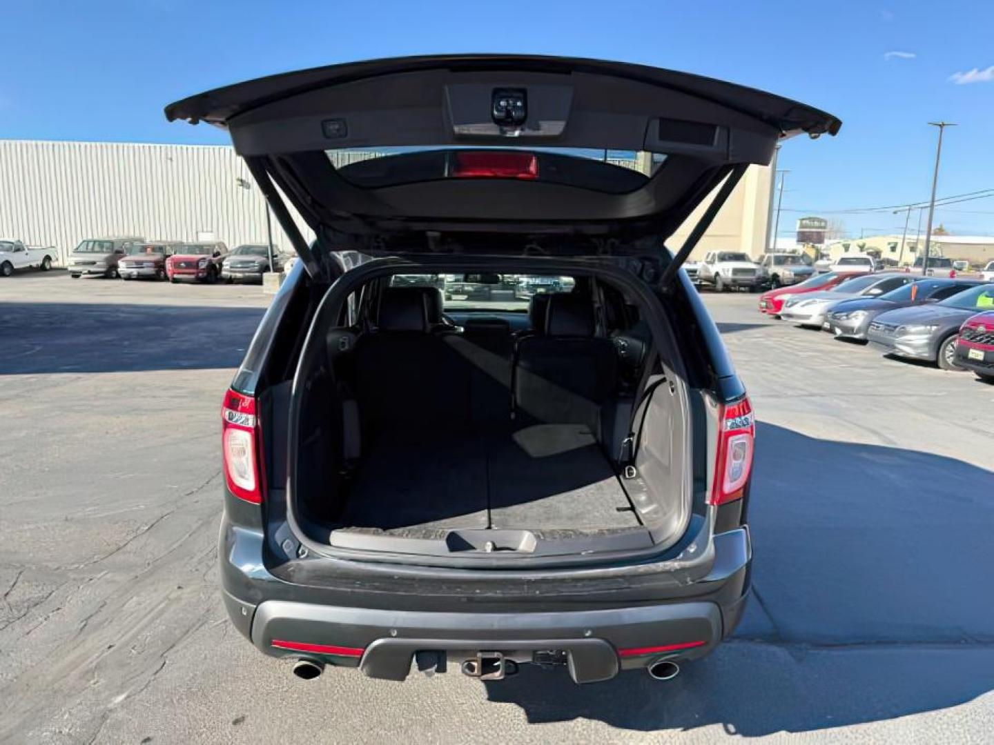 2015 Tuxedo Black Metallic /Charcoal Black, leather Ford Explorer (1FM5K8F89FG) with an 35L V6 DOHC 24V engine, Automatic transmission, located at 1175 N Woodruff Ave, Idaho Falls, ID, 83401, 43.506901, -111.999657 - At Timberline Auto, finding a great deal on your next vehicle is always easy! Our experienced sales staff's goal is to help find you the right vehicle at the right price! Our knowledgeable finance department has options for almost any credit score. We offer extended service contract options to prote - Photo#4