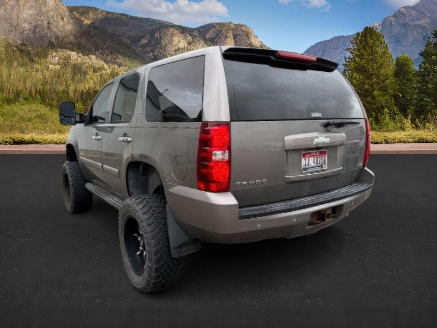 2007 GREY /Ebony Chevrolet Tahoe (1GNFK13027J) with an 53 engine, Automatic transmission, located at 1175 N Woodruff Ave, Idaho Falls, ID, 83401, 43.506901, -111.999657 - ... Read the full description on our Website at: www.usedtrucksidahofalls.com - Photo#2