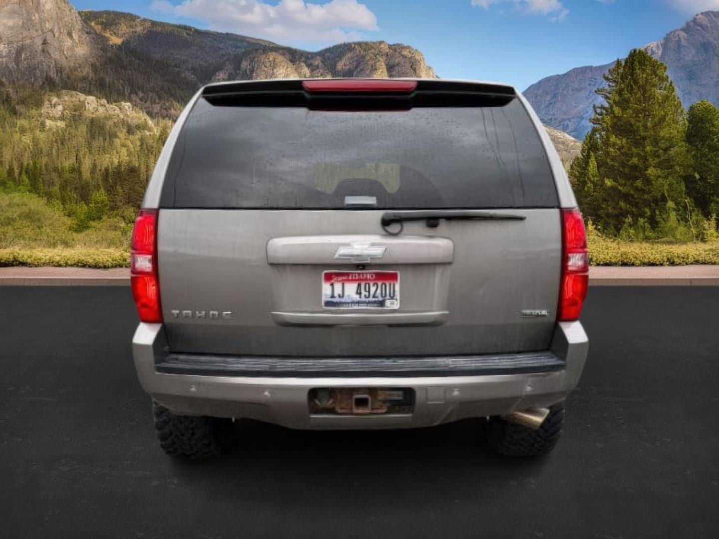 2007 GREY /Ebony Chevrolet Tahoe (1GNFK13027J) with an 53 engine, Automatic transmission, located at 1175 N Woodruff Ave, Idaho Falls, ID, 83401, 43.506901, -111.999657 - ... Read the full description on our Website at: www.usedtrucksidahofalls.com - Photo#3