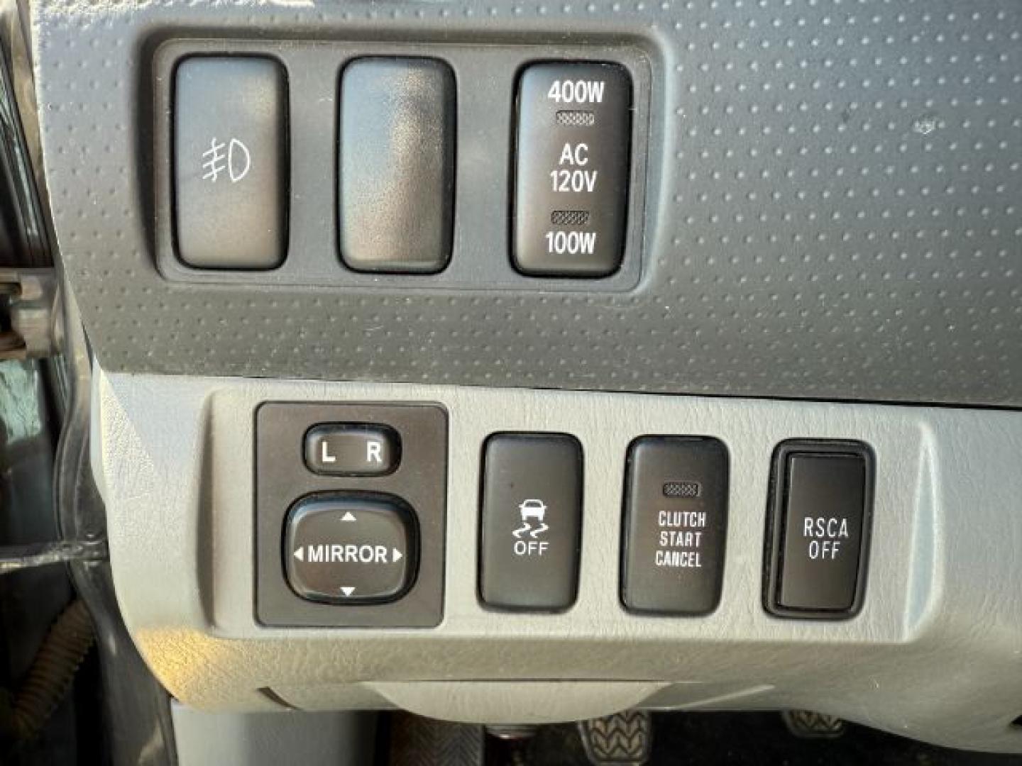 2013 Magnetic Gray Metallic /Graphite Toyota Tacoma Base V6 (5TFUU4EN9DX) with an 4L V-6 DOHC engine, MANUAL transmission, located at 1235 N Woodruff Ave., Idaho Falls, 83401, (208) 523-1053, 43.507172, -112.000488 - At Timberline Auto, finding a great deal on your next vehicle is always easy! Our experienced sales staff's goal is to help find you the right vehicle at the right price! Our knowledgeable finance department has options for almost any credit score. We offer extended service contract options to prote - Photo#15