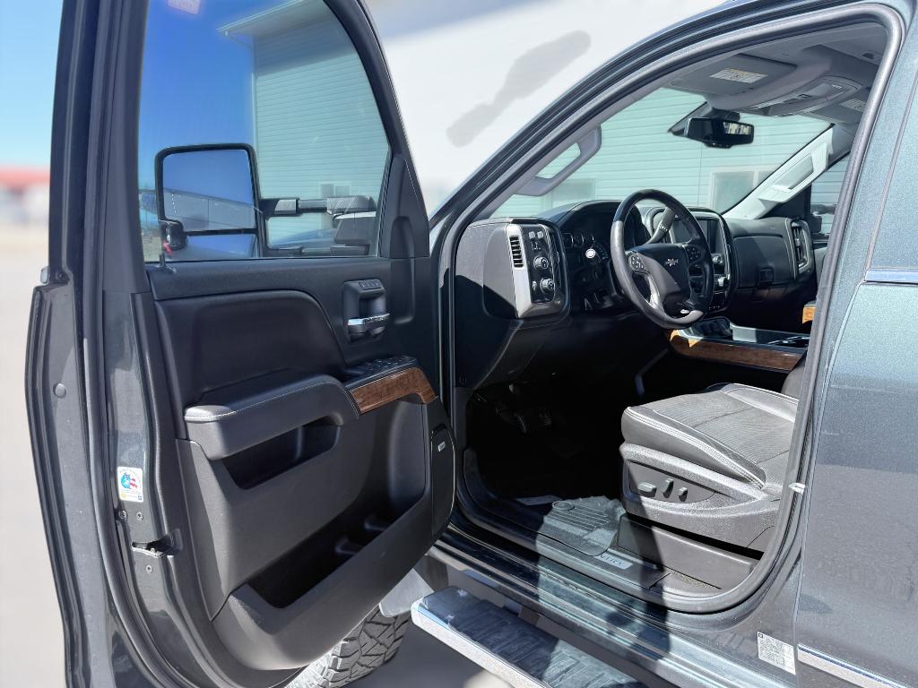 2017 Graphite Metallic /Jet Black/Medium Ash Gray Chevrolet Silverado High Country (1GC4K1EY4HF) with an V8, 6.6L engine, 6-speed automatic transmission, located at 1175 N Woodruff Ave, Idaho Falls, ID, 83401, 43.506901, -111.999657 - <b>Vehicle Details</b><br>Discover exceptional capability and premium comfort in this pre-owned 2017 Chevrolet Silverado 3500 High Country, a powerful 4WD diesel truck built to tackle tough jobs and deliver refined everyday driving. Under the hood, the V8, 6.6L Diesel engine brings serious strength- Photo#10