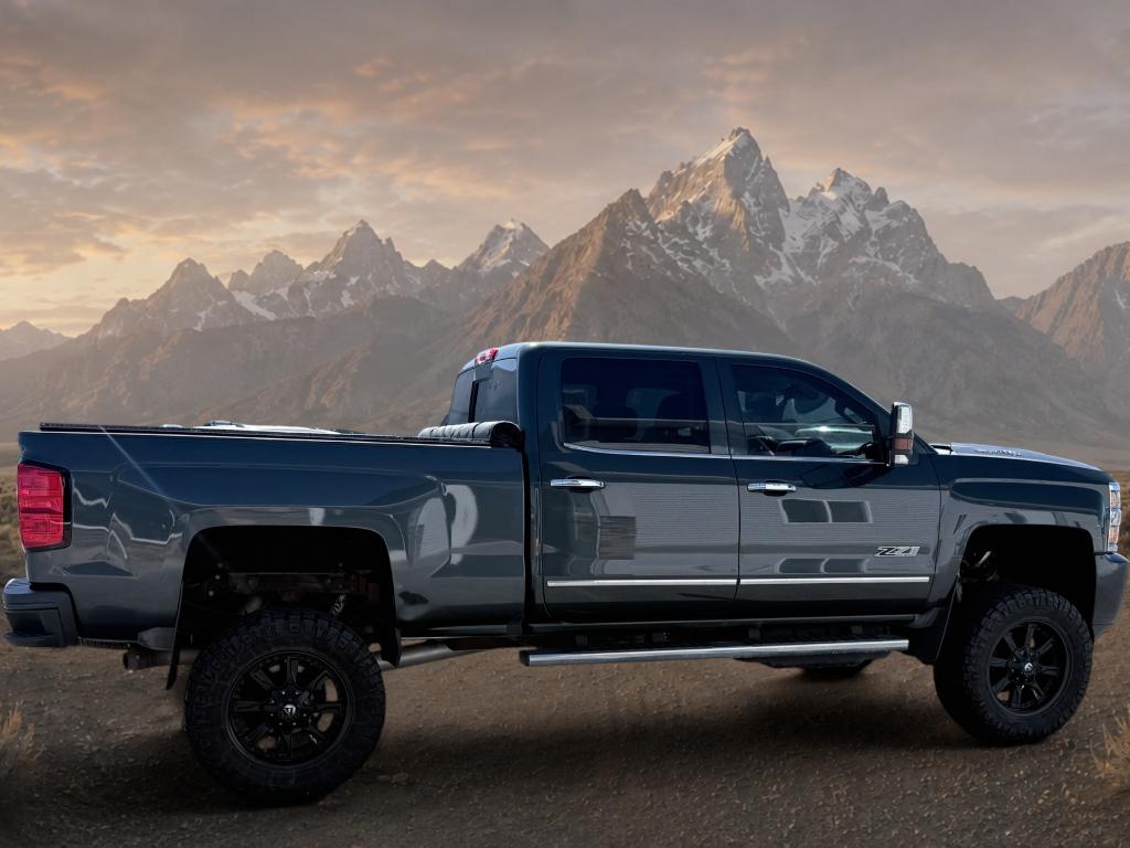 2017 Graphite Metallic /Jet Black/Medium Ash Gray Chevrolet Silverado High Country (1GC4K1EY4HF) with an V8, 6.6L engine, 6-speed automatic transmission, located at 1175 N Woodruff Ave, Idaho Falls, ID, 83401, 43.506901, -111.999657 - <b>Vehicle Details</b><br>Discover exceptional capability and premium comfort in this pre-owned 2017 Chevrolet Silverado 3500 High Country, a powerful 4WD diesel truck built to tackle tough jobs and deliver refined everyday driving. Under the hood, the V8, 6.6L Diesel engine brings serious strength- Photo#5