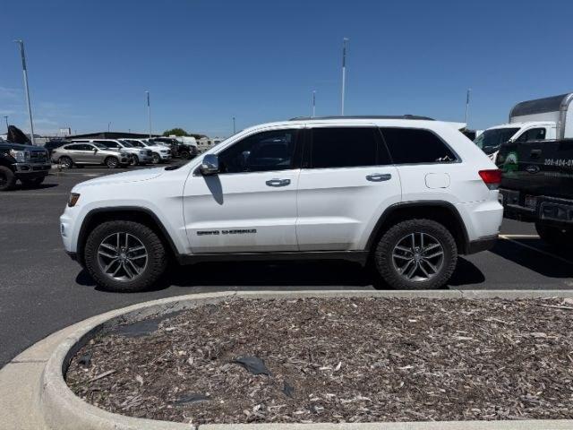 2017 WHITE /Black Jeep Grand Cherokee (1C4RJFBG6HC) with an 36L V-6 gasoline direct injection engine, Automatic transmission, located at 1175 N Woodruff Ave, Idaho Falls, ID, 83401, 43.506901, -111.999657 - At Timberline Auto, finding a great deal on your next vehicle is always easy! Our experienced sales staff goal is to help find you the right vehicle at the right price! Our knowledgeable finance department has options for almost any credit score. We offer extended service contract options to prot- Photo#1