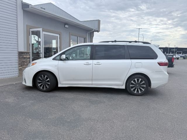 2018 WHITE /LEATHER Toyota Sienna (5TDDZ3DCXJS) with an 35L V6 engine, Automatic transmission, located at 1175 N Woodruff Ave, Idaho Falls, ID, 83401, 43.506901, -111.999657- Photo#1