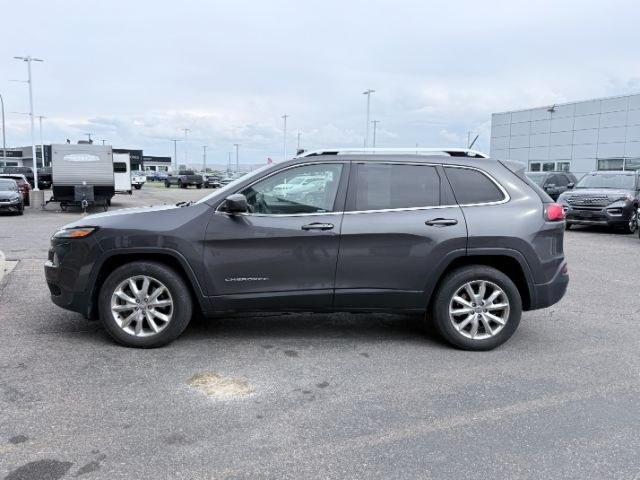 2015 GRAY /Black Jeep Cherokee (1C4PJMDS8FW) with an Pentastar 32L V-6 DOHC engine, Automatic transmission, located at 1175 N Woodruff Ave, Idaho Falls, ID, 83401, 43.506901, -111.999657 - At Timberline Auto, finding a great deal on your next vehicle is always easy! Our experienced sales staff goal is to help find you the right vehicle at the right price! Our knowledgeable finance department has options for almost any credit score. We offer extended service contract options to prot- Photo#0