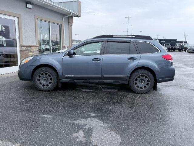 2013 BLUE /Black Subaru Outback (4S4BRBGC2D3) with an 25L H-4 DOHC engine, Automatic transmission, located at 1175 N Woodruff Ave, Idaho Falls, ID, 83401, 43.506901, -111.999657 - At Timberline Auto, finding a great deal on your next vehicle is always easy! Our experienced sales staff goal is to help find you the right vehicle at the right price! Our knowledgeable finance department has options for almost any credit score. We offer extended service contract options to prot- Photo#1