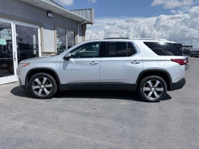 2018 SILVER /Jet Black Chevrolet Traverse (1GNEVHKW0JJ) with an 36L V-6 direct injection engine, Automatic transmission, located at 1175 N Woodruff Ave, Idaho Falls, ID, 83401, 43.506901, -111.999657 - ... Read the full description on our Website at: www.usedtrucksidahofalls.com- Photo#1