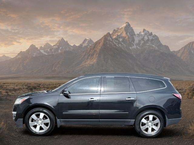 2014 GRAY /Ebony Chevrolet Traverse (1GNKVJKDXEJ) with an 36L V-6 direct injection engine, Automatic transmission, located at 1175 N Woodruff Ave, Idaho Falls, ID, 83401, 43.506901, -111.999657 - ... Read the full description on our Website at: www.usedtrucksidahofalls.com- Photo#1
