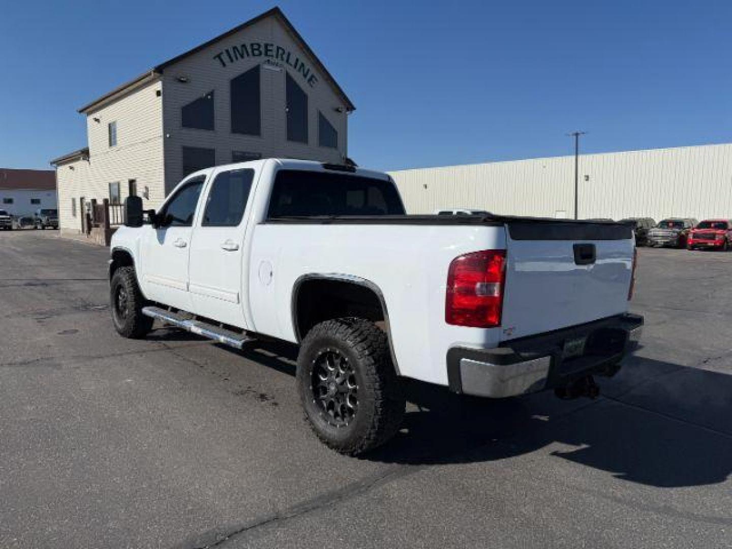 2011 WHITE /BLACK CHEVROLET 2500 LTZ (1GC1KYCG9BF) with an V8 6.0L engine, AUTOMATIC transmission, located at 1235 N Woodruff Ave., Idaho Falls, 83401, (208) 523-1053, 43.507172, -112.000488 - At Timberline Auto, finding a great deal on your next vehicle is always easy! Our experienced sales staff's goal is to help find you the right vehicle at the right price! Our knowledgeable finance department has options for almost any credit score. We offer extended service contract options to prote - Photo#2