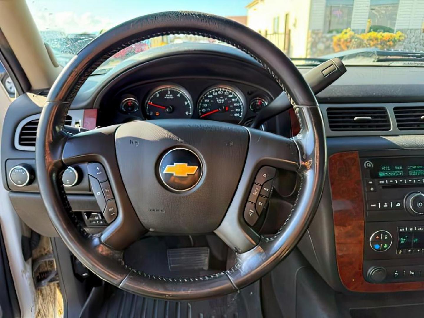 2011 WHITE /BLACK Chevrolet 2500 (1GC1KYCG9BF) with an V8 60L engine, Automatic transmission, located at 1175 N Woodruff Ave, Idaho Falls, ID, 83401, 43.506901, -111.999657 - At Timberline Auto, finding a great deal on your next vehicle is always easy! Our experienced sales staff's goal is to help find you the right vehicle at the right price! Our knowledgeable finance department has options for almost any credit score. We offer extended service contract options to prote - Photo#10