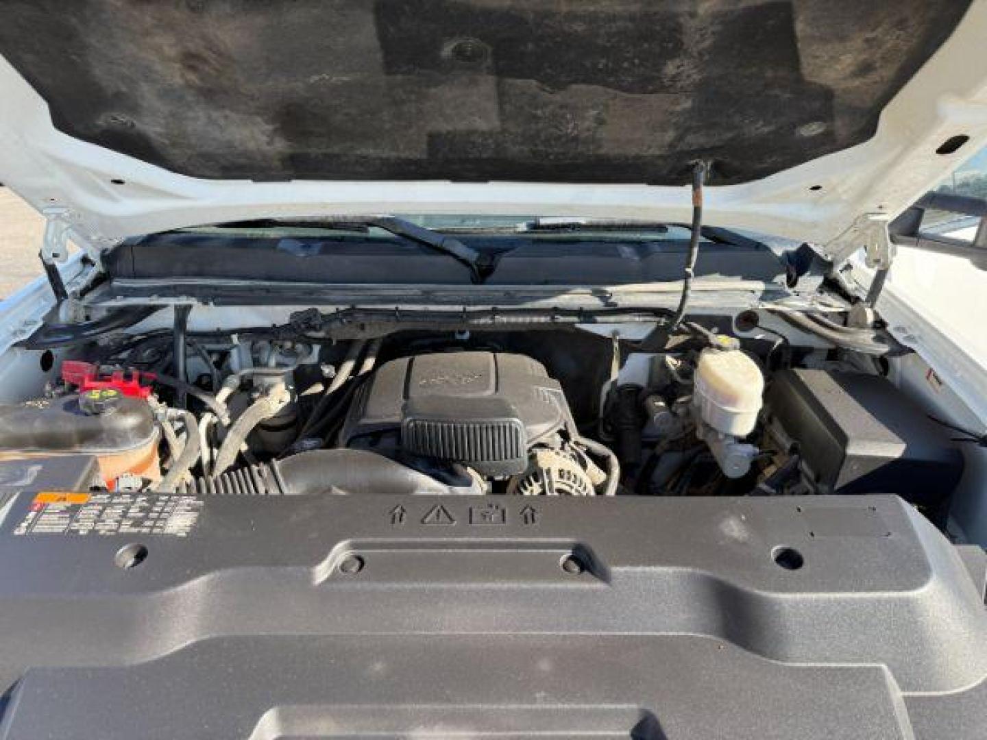 2011 WHITE /BLACK CHEVROLET 2500 LTZ (1GC1KYCG9BF) with an V8 6.0L engine, AUTOMATIC transmission, located at 1235 N Woodruff Ave., Idaho Falls, 83401, (208) 523-1053, 43.507172, -112.000488 - At Timberline Auto, finding a great deal on your next vehicle is always easy! Our experienced sales staff's goal is to help find you the right vehicle at the right price! Our knowledgeable finance department has options for almost any credit score. We offer extended service contract options to prote - Photo#17