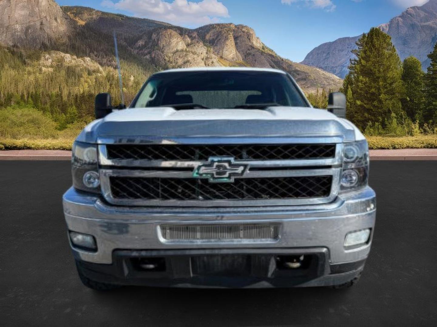 2011 WHITE /BLACK CHEVROLET 2500 LTZ (1GC1KYCG9BF) with an V8 6.0L engine, AUTOMATIC transmission, located at 1235 N Woodruff Ave., Idaho Falls, 83401, (208) 523-1053, 43.507172, -112.000488 - At Timberline Auto, finding a great deal on your next vehicle is always easy! Our experienced sales staff's goal is to help find you the right vehicle at the right price! Our knowledgeable finance department has options for almost any credit score. We offer extended service contract options to prote - Photo#7