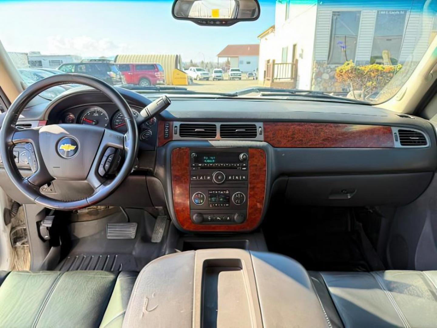2011 WHITE /BLACK CHEVROLET 2500 LTZ (1GC1KYCG9BF) with an V8 6.0L engine, AUTOMATIC transmission, located at 1235 N Woodruff Ave., Idaho Falls, 83401, (208) 523-1053, 43.507172, -112.000488 - At Timberline Auto, finding a great deal on your next vehicle is always easy! Our experienced sales staff's goal is to help find you the right vehicle at the right price! Our knowledgeable finance department has options for almost any credit score. We offer extended service contract options to prote - Photo#15