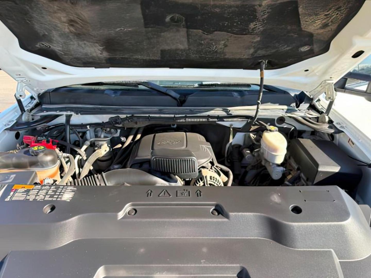 2011 WHITE /BLACK CHEVROLET 2500 LTZ (1GC1KYCG9BF) with an V8 6.0L engine, AUTOMATIC transmission, located at 1235 N Woodruff Ave., Idaho Falls, 83401, (208) 523-1053, 43.507172, -112.000488 - At Timberline Auto, finding a great deal on your next vehicle is always easy! Our experienced sales staff's goal is to help find you the right vehicle at the right price! Our knowledgeable finance department has options for almost any credit score. We offer extended service contract options to prote - Photo#17