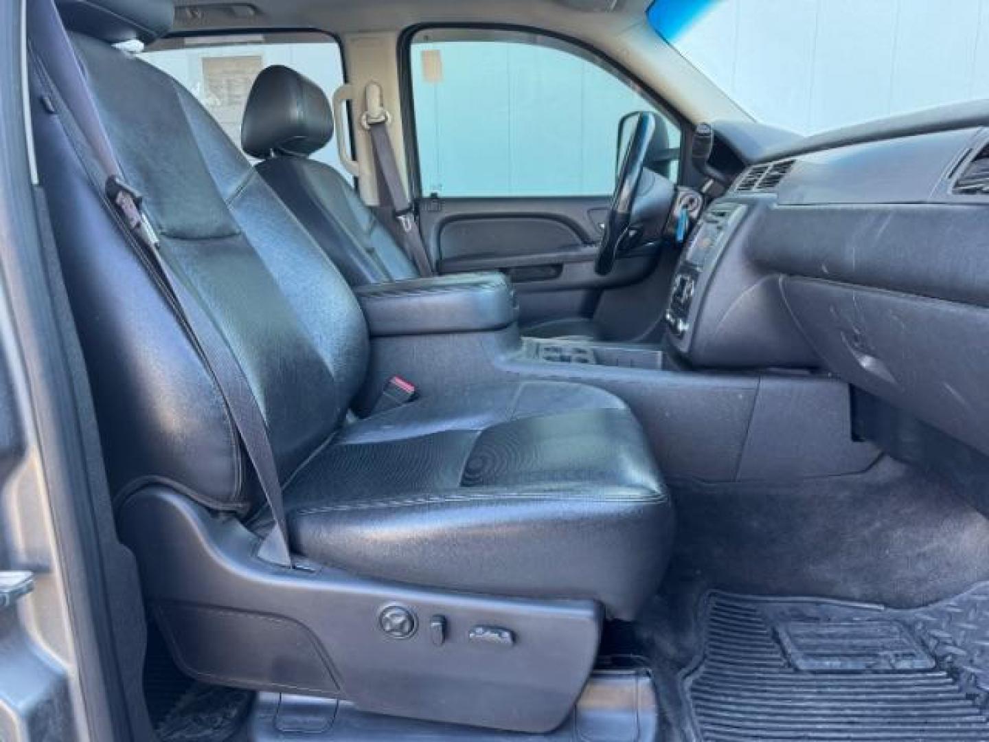 2014 PEWTER /Light Titanium/Dk Titanium CHEVROLET 2500HD LTZ Crew Cab 4WD (1GC1KYE86EF) with an 6.6 engine, AUTOMATIC transmission, located at 1235 N Woodruff Ave., Idaho Falls, 83401, (208) 523-1053, 43.507172, -112.000488 - At Timberline Auto, finding a great deal on your next vehicle is always easy! Our experienced sales staff's goal is to help find you the right vehicle at the right price! Our knowledgeable finance department has options for almost any credit score. We offer extended service contract options to prote - Photo#13