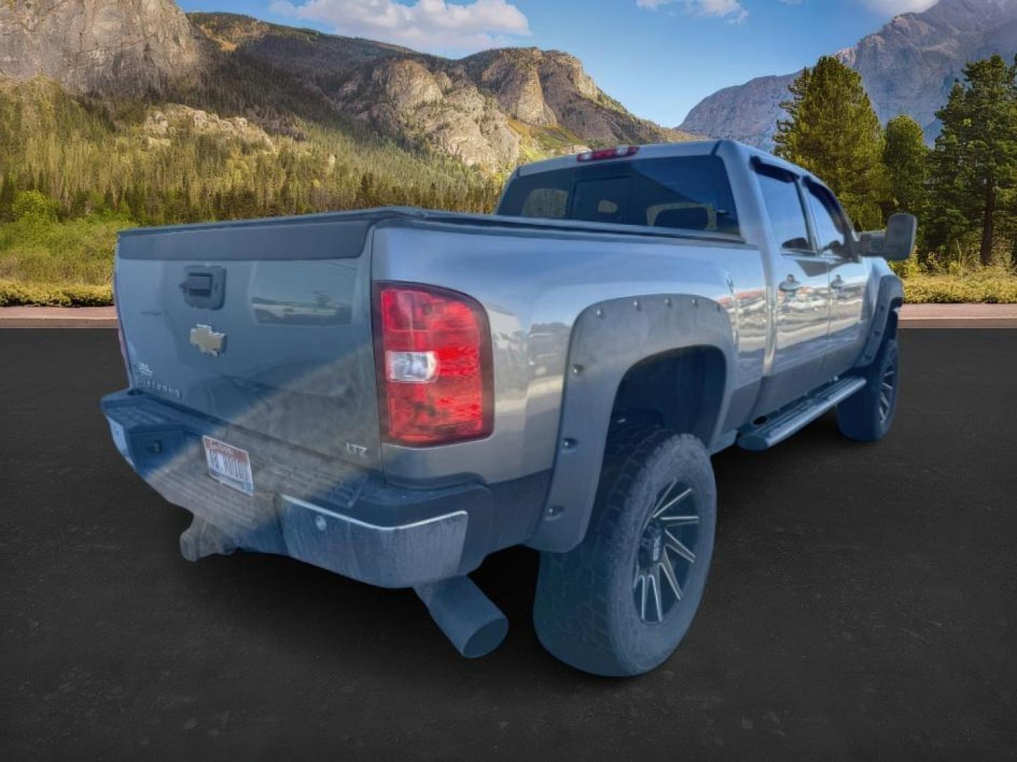 2014 PEWTER /Light Titanium/Dk Titanium Chevrolet 2500HD (1GC1KYE86EF) with an 66 engine, Automatic transmission, located at 1175 N Woodruff Ave, Idaho Falls, ID, 83401, 43.506901, -111.999657 - At Timberline Auto, finding a great deal on your next vehicle is always easy! Our experienced sales staff's goal is to help find you the right vehicle at the right price! Our knowledgeable finance department has options for almost any credit score. We offer extended service contract options to prote - Photo#3