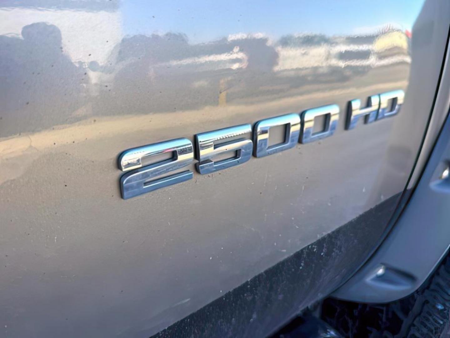 2014 PEWTER /Light Titanium/Dk Titanium Chevrolet 2500HD (1GC1KYE86EF) with an 66 engine, Automatic transmission, located at 1175 N Woodruff Ave, Idaho Falls, ID, 83401, 43.506901, -111.999657 - At Timberline Auto, finding a great deal on your next vehicle is always easy! Our experienced sales staff's goal is to help find you the right vehicle at the right price! Our knowledgeable finance department has options for almost any credit score. We offer extended service contract options to prote - Photo#10