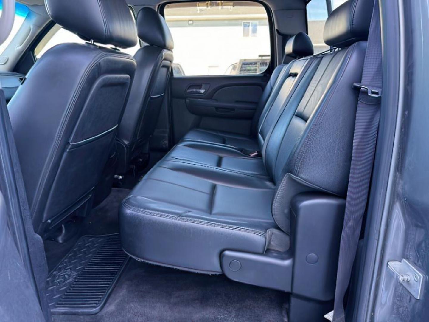 2014 PEWTER /Light Titanium/Dk Titanium Chevrolet 2500HD (1GC1KYE86EF) with an 66 engine, Automatic transmission, located at 1175 N Woodruff Ave, Idaho Falls, ID, 83401, 43.506901, -111.999657 - At Timberline Auto, finding a great deal on your next vehicle is always easy! Our experienced sales staff's goal is to help find you the right vehicle at the right price! Our knowledgeable finance department has options for almost any credit score. We offer extended service contract options to prote - Photo#14