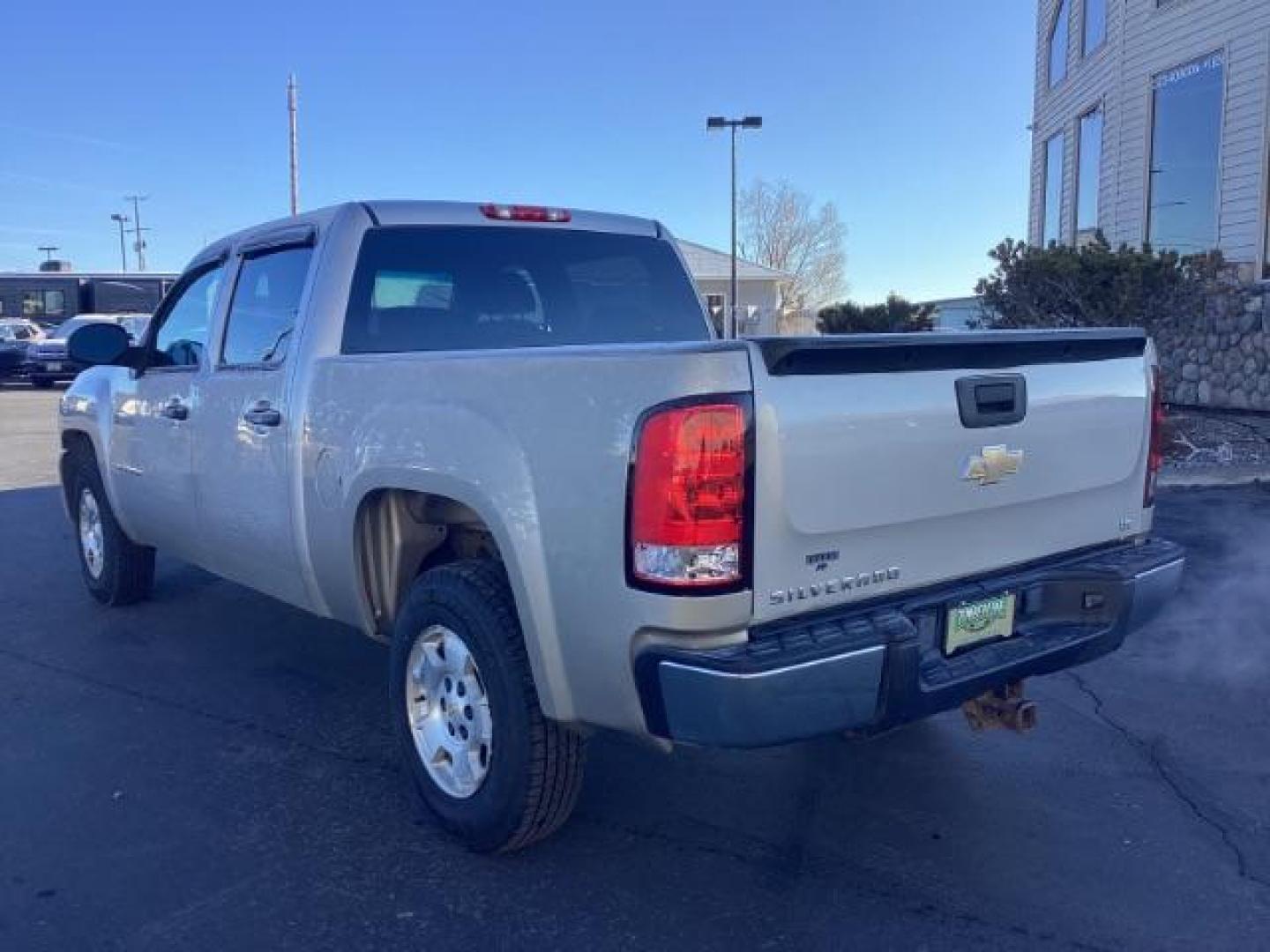 2009 pewter Chevrolet Silverado 1500 LS Crew Cab 4WD (3GCEK13C39G) with an 4.8L V8 OHV 16V engine, 4-Speed Automatic transmission, located at 1235 N Woodruff Ave., Idaho Falls, 83401, (208) 523-1053, 43.507172, -112.000488 - Photo#3