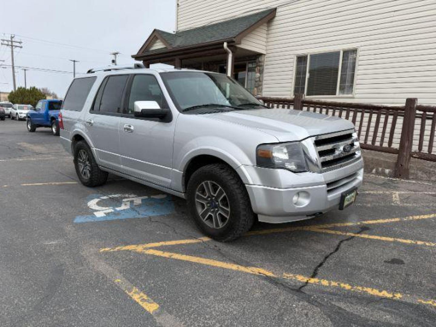 2014 Ingot Silver Metallic /Charcoal Black Ford Expedition Limited (1FMJU2A58EE) with an Triton 5.4L V-8 variable valve control engine, AUTOMATIC transmission, located at 1235 N Woodruff Ave., Idaho Falls, 83401, (208) 523-1053, 43.507172, -112.000488 - At Timberline Auto, finding a great deal on your next vehicle is always easy! Our experienced sales staff's goal is to help find you the right vehicle at the right price! Our knowledgeable finance department has options for almost any credit score. We offer extended service contract options to prote - Photo#8