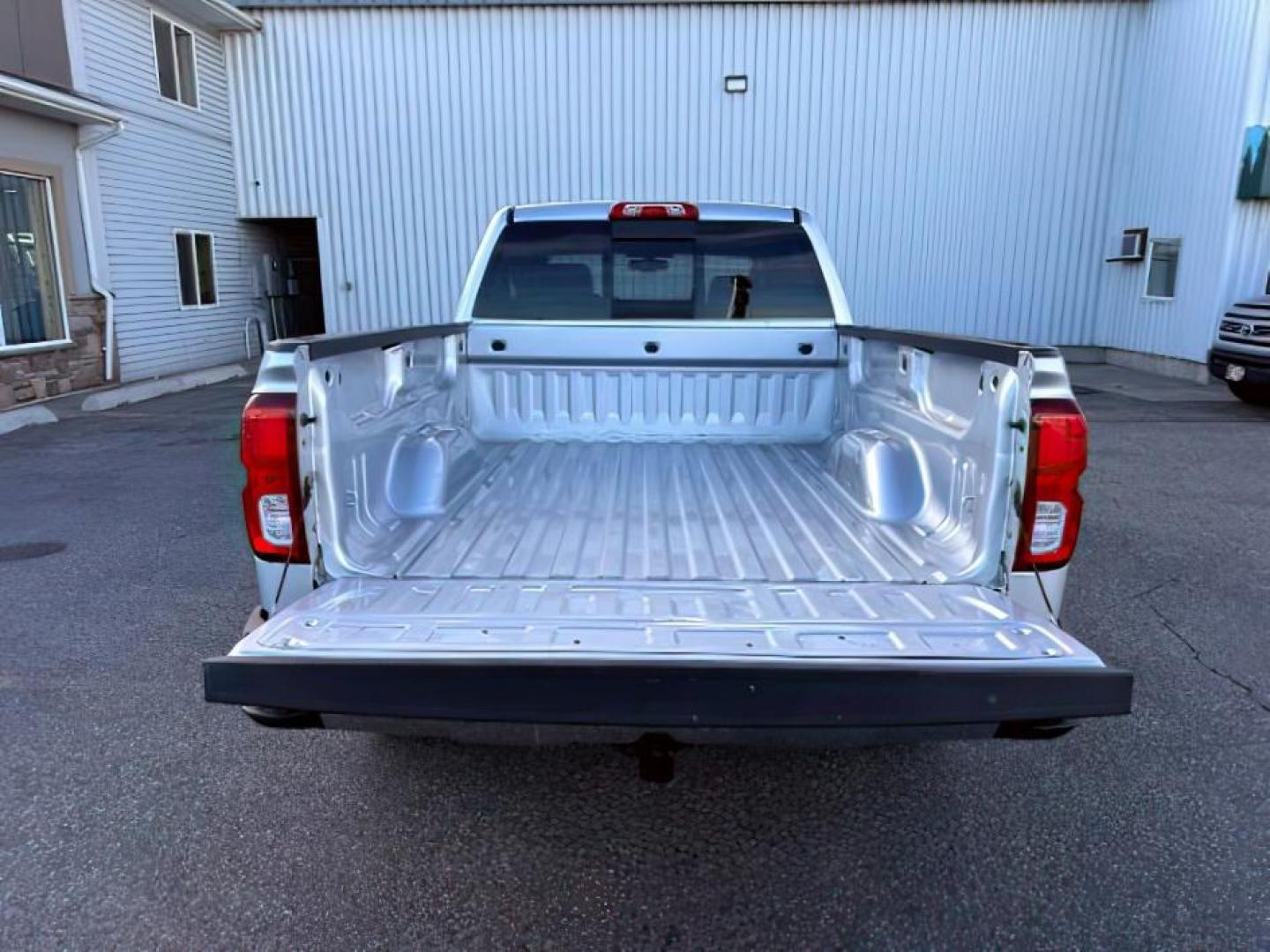 2016 SILVER /Jet Black Chevrolet Silverado 1500 (3GCUKSEC1GG) with an EcoTec3 53L V-8 gasoline direct injection engine, Automatic transmission, located at 1175 N Woodruff Ave, Idaho Falls, ID, 83401, 43.506901, -111.999657 - At Timberline Auto, finding a great deal on your next vehicle is always easy! Our experienced sales staff's goal is to help find you the right vehicle at the right price! Our knowledgeable finance department has options for almost any credit score. We offer extended service contract options to prote - Photo#5