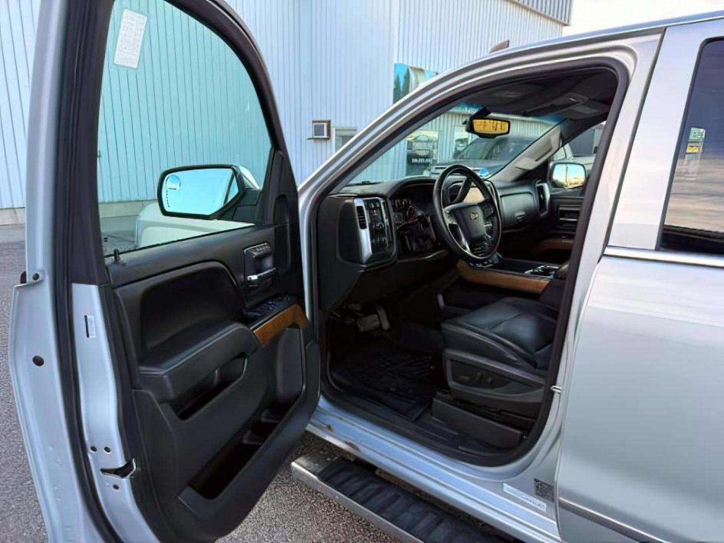 2016 SILVER /Jet Black Chevrolet Silverado 1500 (3GCUKSEC1GG) with an EcoTec3 53L V-8 gasoline direct injection engine, Automatic transmission, located at 1175 N Woodruff Ave, Idaho Falls, ID, 83401, 43.506901, -111.999657 - At Timberline Auto, finding a great deal on your next vehicle is always easy! Our experienced sales staff's goal is to help find you the right vehicle at the right price! Our knowledgeable finance department has options for almost any credit score. We offer extended service contract options to prote - Photo#11