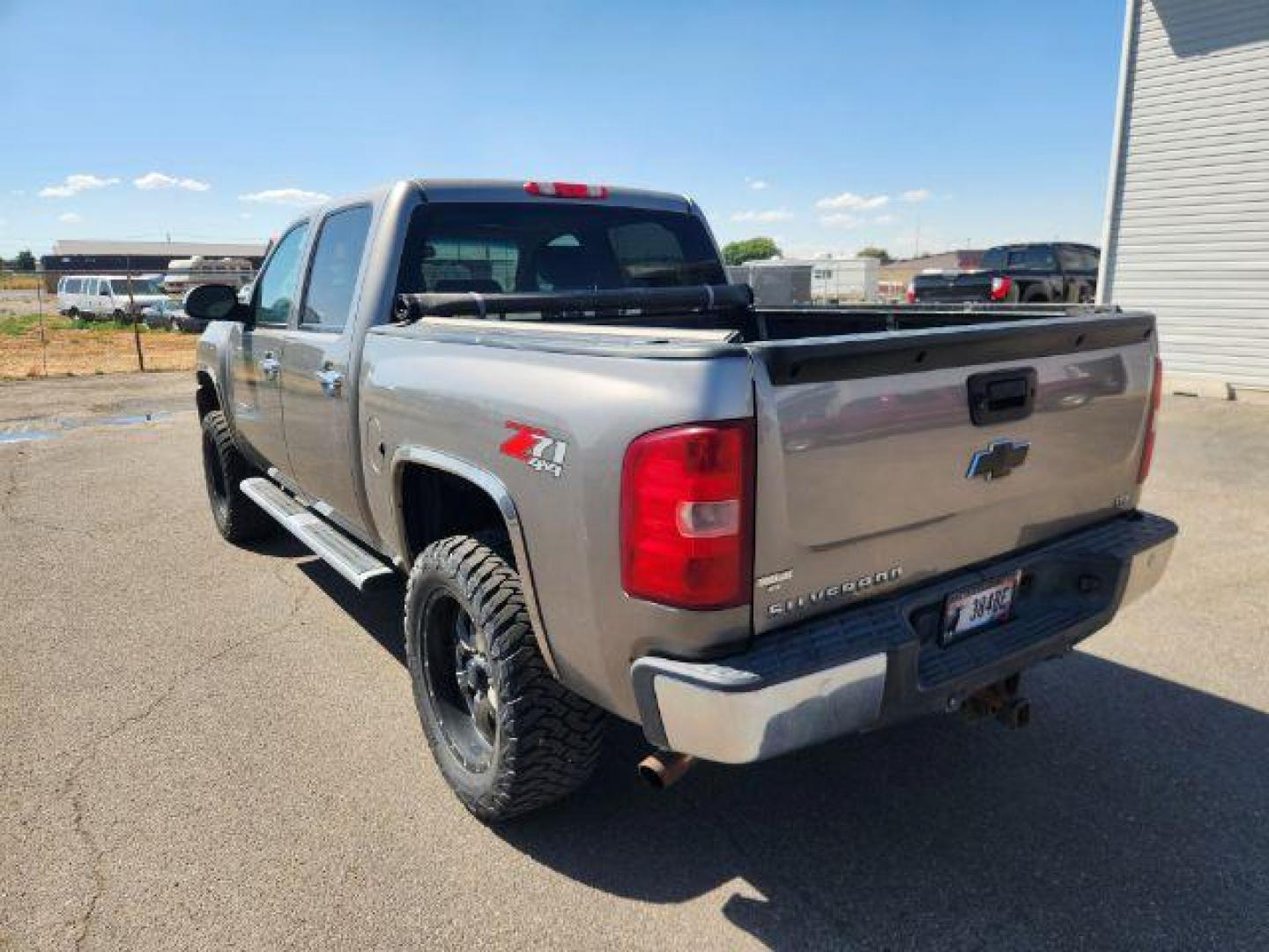 2012 GRAY /Ebony Chevrolet Silverado 1500 (3GCPKTE76CG) with an Vortec 53L V-8 variable valve control engine, Automatic transmission, located at 1175 N Woodruff Ave, Idaho Falls, ID, 83401, 43.506901, -111.999657 - At Timberline Auto, finding a great deal on your next vehicle is always easy! Our experienced sales staff's goal is to help find you the right vehicle at the right price! Our knowledgeable finance department has options for almost any credit score. We offer extended service contract options to prote - Photo#20