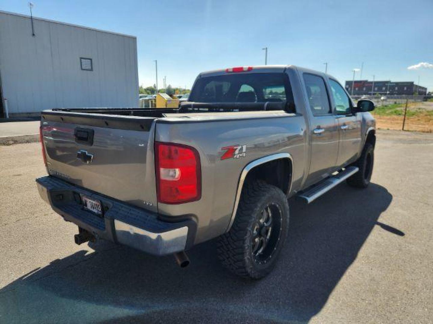 2012 GRAY /Ebony Chevrolet Silverado 1500 (3GCPKTE76CG) with an Vortec 53L V-8 variable valve control engine, Automatic transmission, located at 1175 N Woodruff Ave, Idaho Falls, ID, 83401, 43.506901, -111.999657 - At Timberline Auto, finding a great deal on your next vehicle is always easy! Our experienced sales staff's goal is to help find you the right vehicle at the right price! Our knowledgeable finance department has options for almost any credit score. We offer extended service contract options to prote - Photo#21