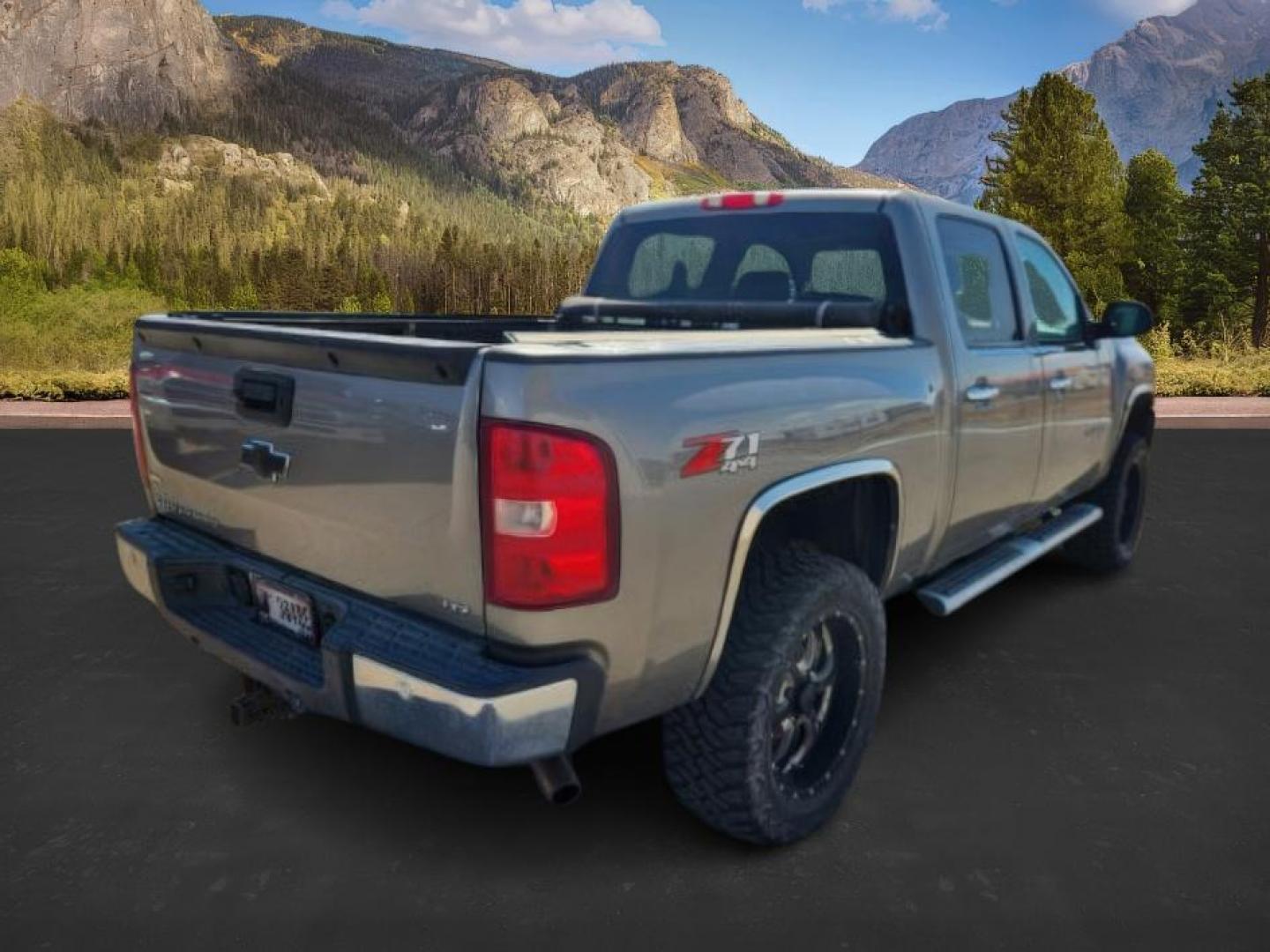 2012 GRAY /Ebony Chevrolet Silverado 1500 (3GCPKTE76CG) with an Vortec 53L V-8 variable valve control engine, Automatic transmission, located at 1175 N Woodruff Ave, Idaho Falls, ID, 83401, 43.506901, -111.999657 - At Timberline Auto, finding a great deal on your next vehicle is always easy! Our experienced sales staff's goal is to help find you the right vehicle at the right price! Our knowledgeable finance department has options for almost any credit score. We offer extended service contract options to prote - Photo#3