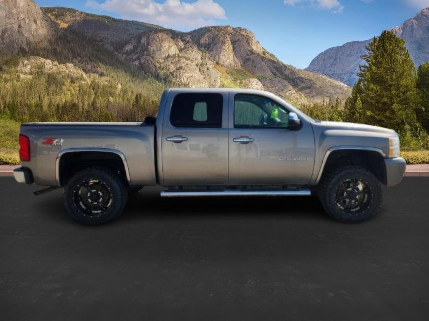2012 GRAY /Ebony Chevrolet Silverado 1500 (3GCPKTE76CG) with an Vortec 53L V-8 variable valve control engine, Automatic transmission, located at 1175 N Woodruff Ave, Idaho Falls, ID, 83401, 43.506901, -111.999657 - At Timberline Auto, finding a great deal on your next vehicle is always easy! Our experienced sales staff's goal is to help find you the right vehicle at the right price! Our knowledgeable finance department has options for almost any credit score. We offer extended service contract options to prote - Photo#4