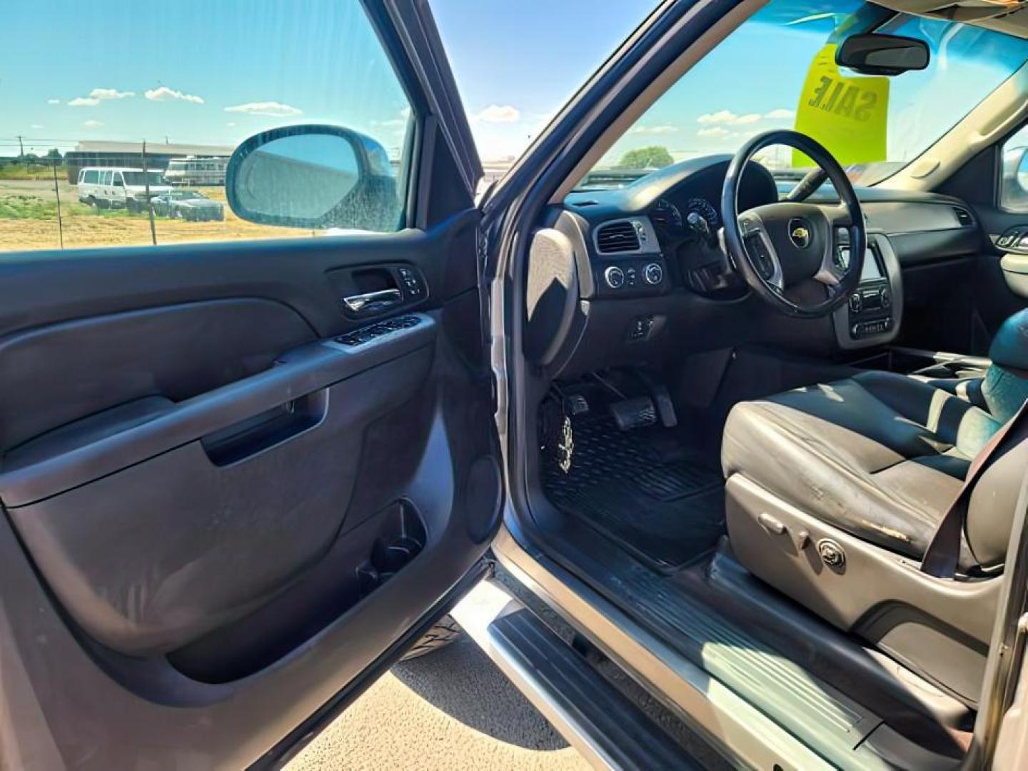2012 GRAY /Ebony Chevrolet Silverado 1500 (3GCPKTE76CG) with an Vortec 53L V-8 variable valve control engine, Automatic transmission, located at 1175 N Woodruff Ave, Idaho Falls, ID, 83401, 43.506901, -111.999657 - At Timberline Auto, finding a great deal on your next vehicle is always easy! Our experienced sales staff's goal is to help find you the right vehicle at the right price! Our knowledgeable finance department has options for almost any credit score. We offer extended service contract options to prote - Photo#6