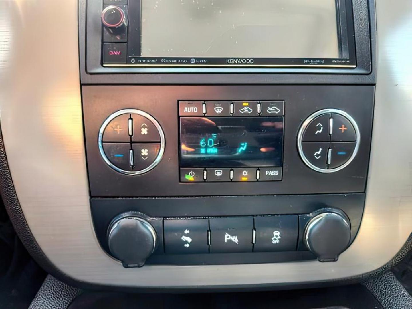 2012 GRAY /Ebony Chevrolet Silverado 1500 (3GCPKTE76CG) with an Vortec 53L V-8 variable valve control engine, Automatic transmission, located at 1175 N Woodruff Ave, Idaho Falls, ID, 83401, 43.506901, -111.999657 - At Timberline Auto, finding a great deal on your next vehicle is always easy! Our experienced sales staff's goal is to help find you the right vehicle at the right price! Our knowledgeable finance department has options for almost any credit score. We offer extended service contract options to prote - Photo#13