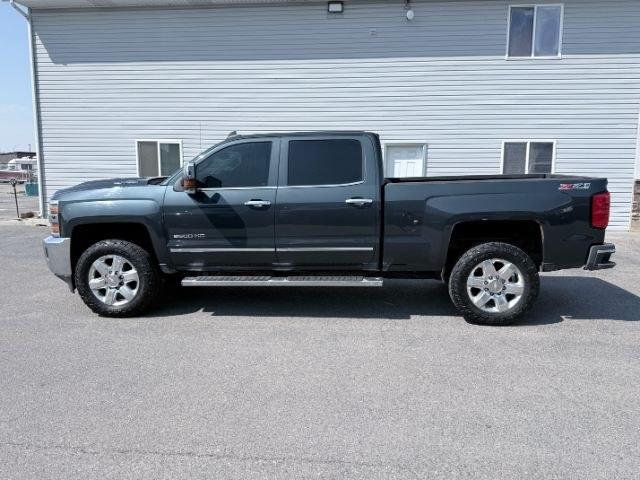 2017 GRAY /Jet Black Chevrolet Silverado 2500HD (1GC1KWEY9HF) with an Duramax 66L V-8 diesel direct injection engine, Automatic transmission, located at 1175 N Woodruff Ave, Idaho Falls, ID, 83401, 43.506901, -111.999657 - At Timberline Auto, finding a great deal on your next vehicle is always easy! Our experienced sales staff goal is to help find you the right vehicle at the right price! Our knowledgeable finance department has options for almost any credit score. We offer extended service contract options to prot- Photo#29