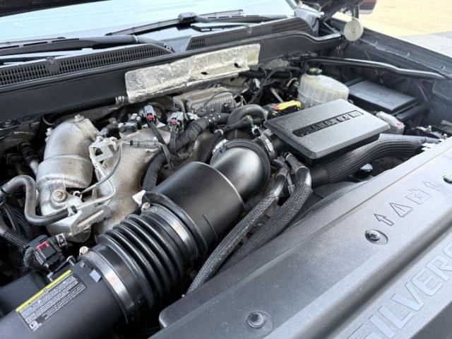 2017 GRAY /Jet Black Chevrolet Silverado 2500HD (1GC1KWEY9HF) with an Duramax 66L V-8 diesel direct injection engine, Automatic transmission, located at 1175 N Woodruff Ave, Idaho Falls, ID, 83401, 43.506901, -111.999657 - At Timberline Auto, finding a great deal on your next vehicle is always easy! Our experienced sales staff goal is to help find you the right vehicle at the right price! Our knowledgeable finance department has options for almost any credit score. We offer extended service contract options to prot- Photo#55