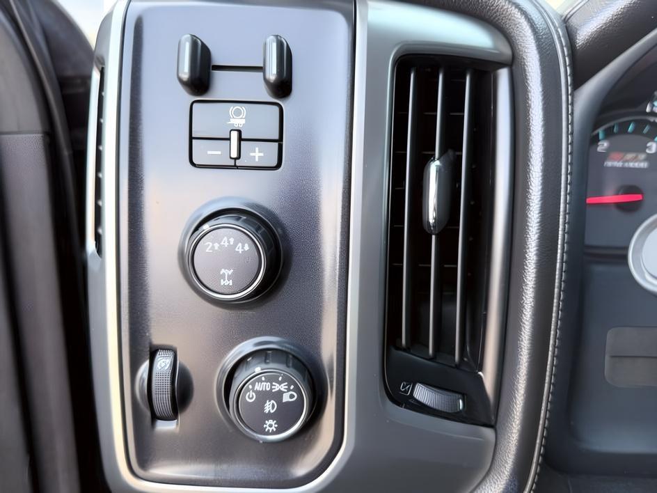 2017 GRAY /Jet Black Chevrolet Silverado 2500HD (1GC1KWEY9HF) with an Duramax 66L V-8 diesel direct injection engine, Automatic transmission, located at 1175 N Woodruff Ave, Idaho Falls, ID, 83401, 43.506901, -111.999657 - At Timberline Auto, finding a great deal on your next vehicle is always easy! Our experienced sales staff goal is to help find you the right vehicle at the right price! Our knowledgeable finance department has options for almost any credit score. We offer extended service contract options to prot- Photo#21