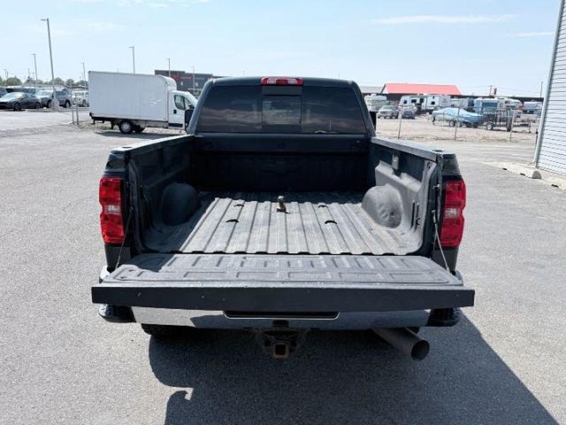 2017 GRAY /Jet Black Chevrolet Silverado LTZ (1GC1KWEY9HF) with an V8, 6.6L engine, 6-speed automatic transmission, located at 1175 N Woodruff Ave, Idaho Falls, ID, 83401, 43.506901, -111.999657 - <b>Vehicle Details</b><br>Take on tough jobs and weekend adventures with confidence in this 2017 Chevrolet Silverado 2500 LTZ 4WD, now available in Idaho Falls, ID. Powered by a proven V8 6.6L Diesel engine, this heavy-duty pickup delivers impressive towing strength, refined comfort, and the dependa- Photo#5