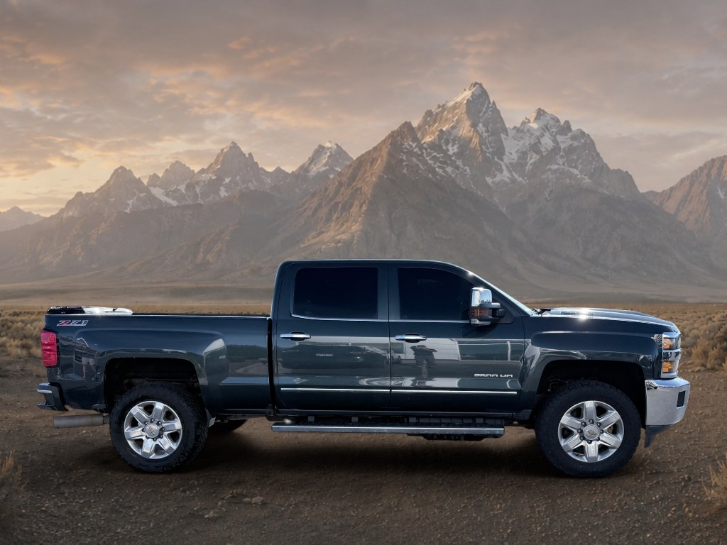 2017 GRAY /Jet Black Chevrolet Silverado LTZ (1GC1KWEY9HF) with an V8, 6.6L engine, 6-speed automatic transmission, located at 1175 N Woodruff Ave, Idaho Falls, ID, 83401, 43.506901, -111.999657 - <b>Vehicle Details</b><br>Take on tough jobs and weekend adventures with confidence in this 2017 Chevrolet Silverado 2500 LTZ 4WD, now available in Idaho Falls, ID. Powered by a proven V8 6.6L Diesel engine, this heavy-duty pickup delivers impressive towing strength, refined comfort, and the dependa- Photo#5