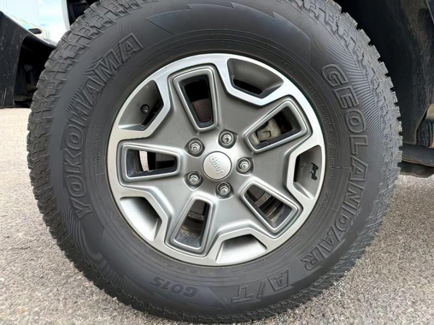 2014 WHITE /CLOTH JEEP WRANGLER RUBICON (1C4BJWCG6EL) with an 3.6L V-6 gasoline direct injection engine, AUTOMATIC transmission, located at 1235 N Woodruff Ave., Idaho Falls, 83401, (208) 523-1053, 43.507172, -112.000488 - Photo#9