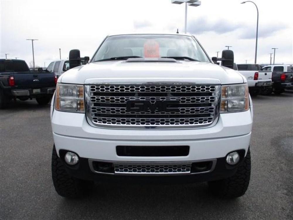 2013 WHITE /BLACK GMC SIERRA 2500 DENALI (1GT125E88DF) with an 8 engine, Automatic transmission, located at 1580 E Lincoln Rd, Idaho Falls, ID, 83401, (208) 523-4000, 0.000000, 0.000000 - Photo #9
