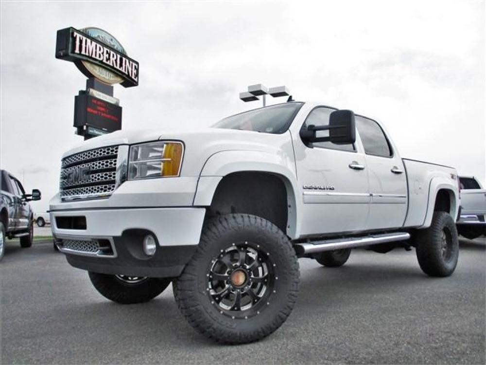 2013 WHITE /BLACK GMC SIERRA 2500 DENALI (1GT125E88DF) with an 8 engine, Automatic transmission, located at 1580 E Lincoln Rd, Idaho Falls, ID, 83401, (208) 523-4000, 0.000000, 0.000000 - Photo #2