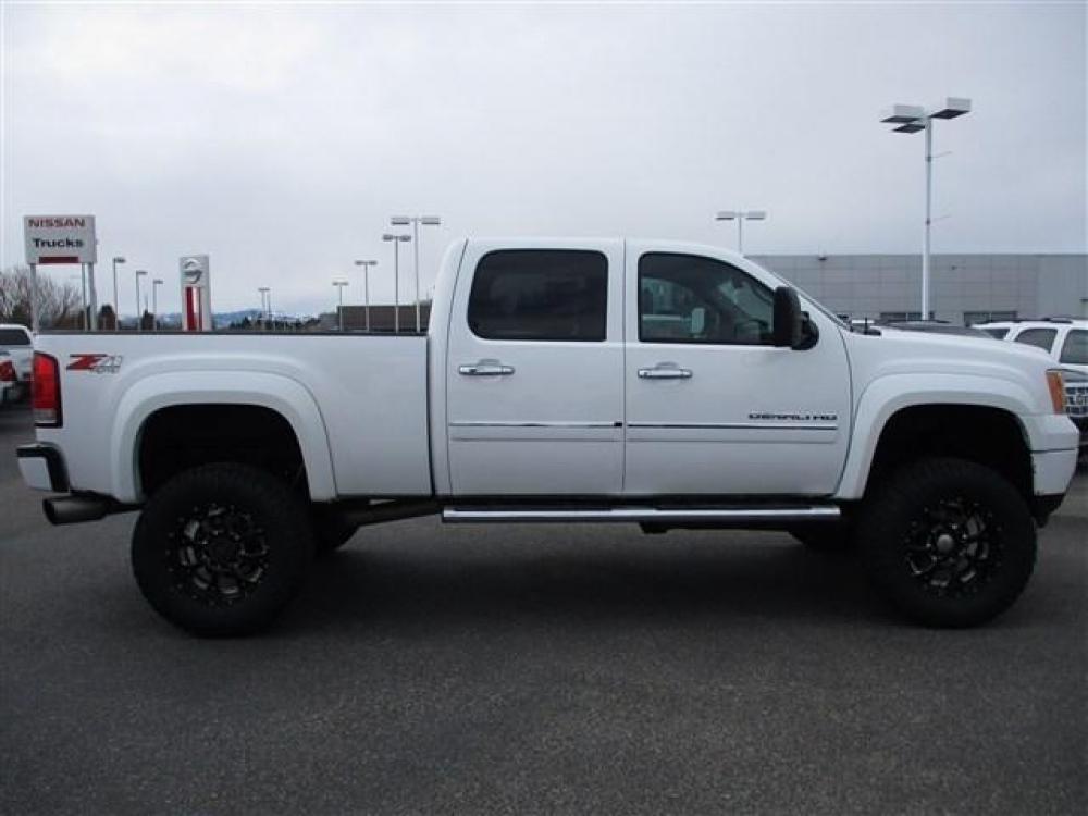 2013 WHITE /BLACK GMC SIERRA 2500 DENALI (1GT125E88DF) with an 8 engine, Automatic transmission, located at 1580 E Lincoln Rd, Idaho Falls, ID, 83401, (208) 523-4000, 0.000000, 0.000000 - Photo #7