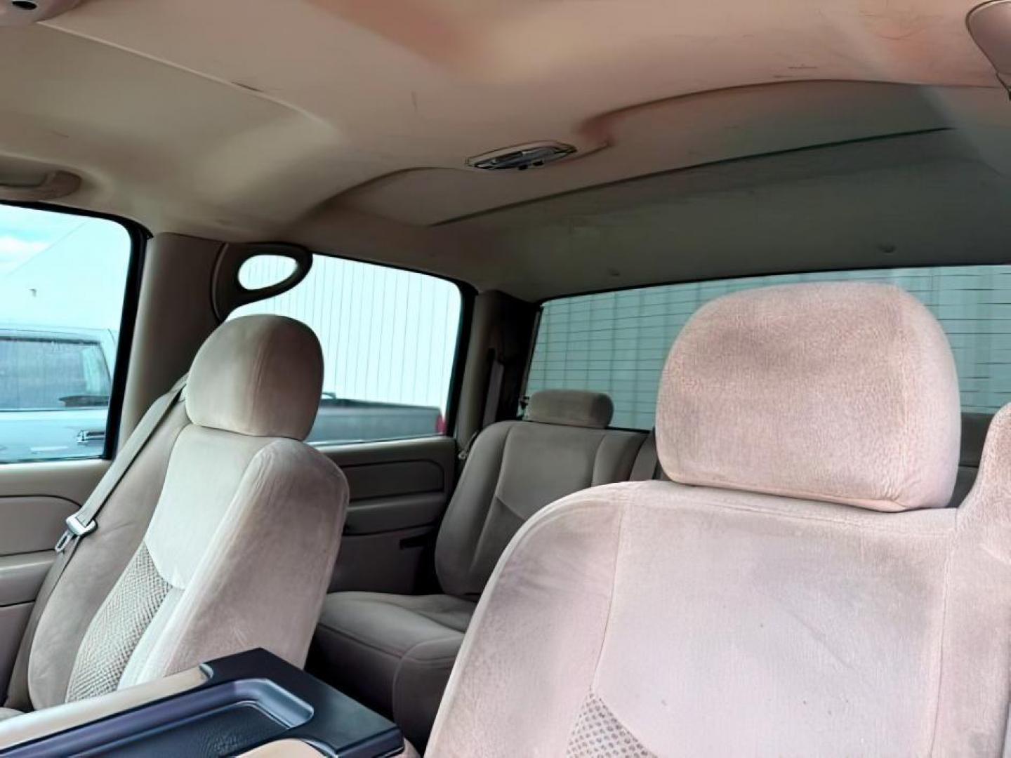 2004 Summit White /Tan Chevrolet Silverado 2500HD LS (1GCHK23144F) with an Duramax 6.6L V-8 diesel direct injection engine, AUTOMATIC transmission, located at 1235 N Woodruff Ave., Idaho Falls, 83401, (208) 523-1053, 43.507172, -112.000488 - At Timberline Auto, finding a great deal on your next vehicle is always easy! Our experienced sales staff's goal is to help find you the right vehicle at the right price! Our knowledgeable finance department has options for almost any credit score. We offer extended service contract options to prote - Photo#7