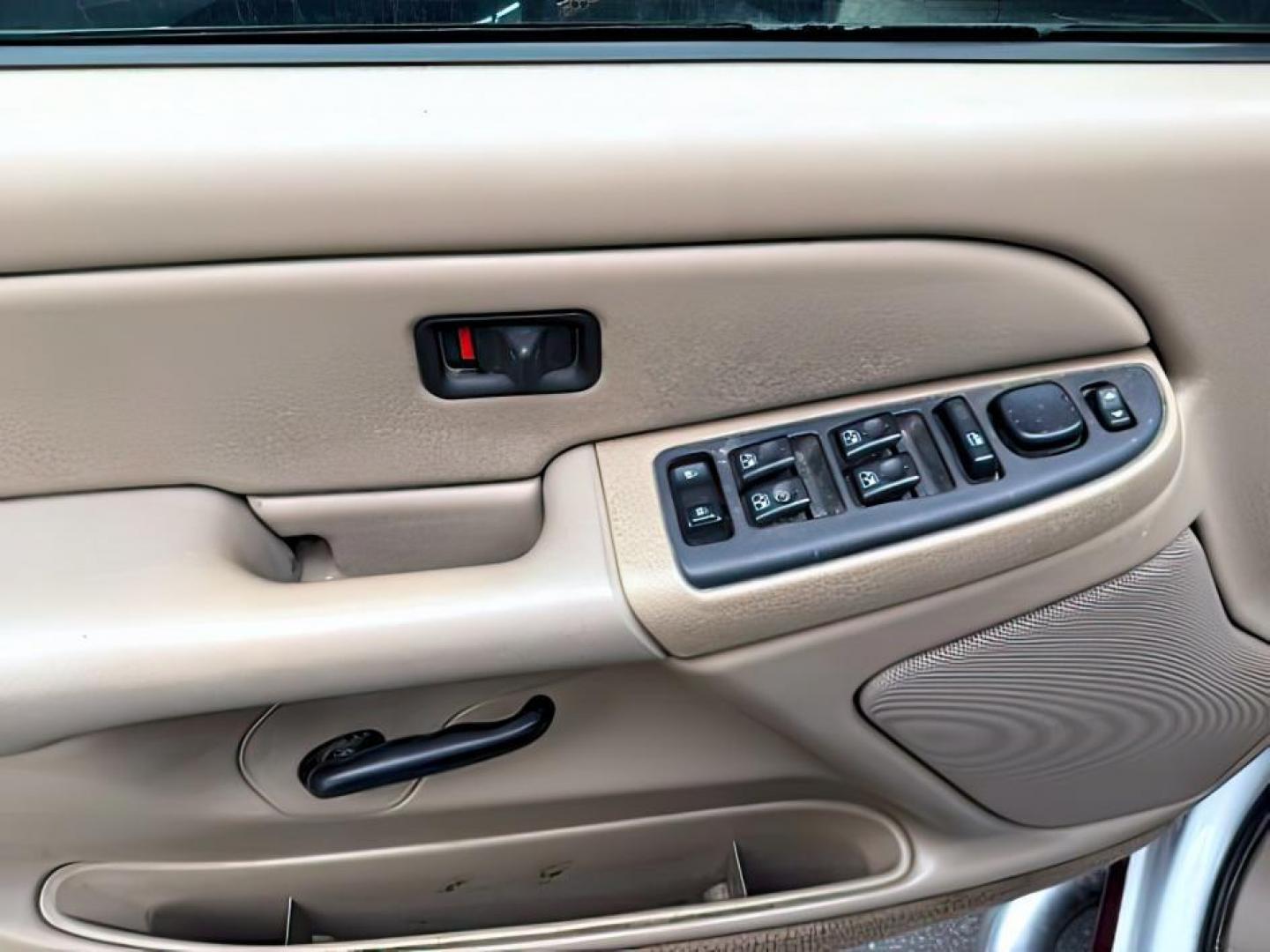 2004 Summit White /Tan Chevrolet Silverado 2500HD LS (1GCHK23144F) with an Duramax 6.6L V-8 diesel direct injection engine, AUTOMATIC transmission, located at 1235 N Woodruff Ave., Idaho Falls, 83401, (208) 523-1053, 43.507172, -112.000488 - At Timberline Auto, finding a great deal on your next vehicle is always easy! Our experienced sales staff's goal is to help find you the right vehicle at the right price! Our knowledgeable finance department has options for almost any credit score. We offer extended service contract options to prote - Photo#8