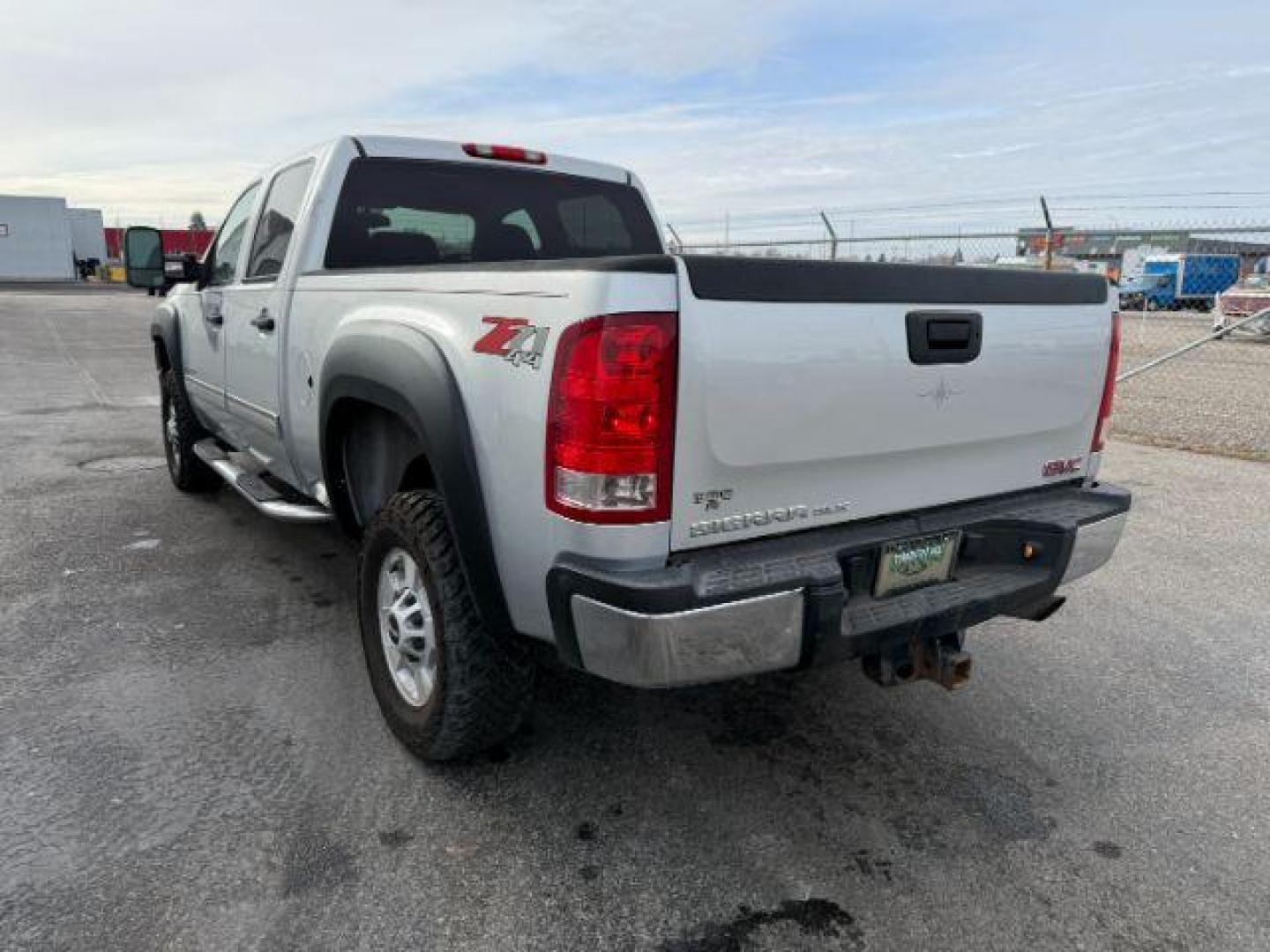 2013 SILVER /Ebony GMC Sierra 2500HD (1GT120CG5DF) with an Vortec 6L V-8 variable valve control engine, Automatic transmission, located at 1175 N Woodruff Ave, Idaho Falls, ID, 83401, 43.506901, -111.999657 - At Timberline Auto, finding a great deal on your next vehicle is always easy! Our experienced sales staff's goal is to help find you the right vehicle at the right price! Our knowledgeable finance department has options for almost any credit score. We offer extended service contract options to prote - Photo#21
