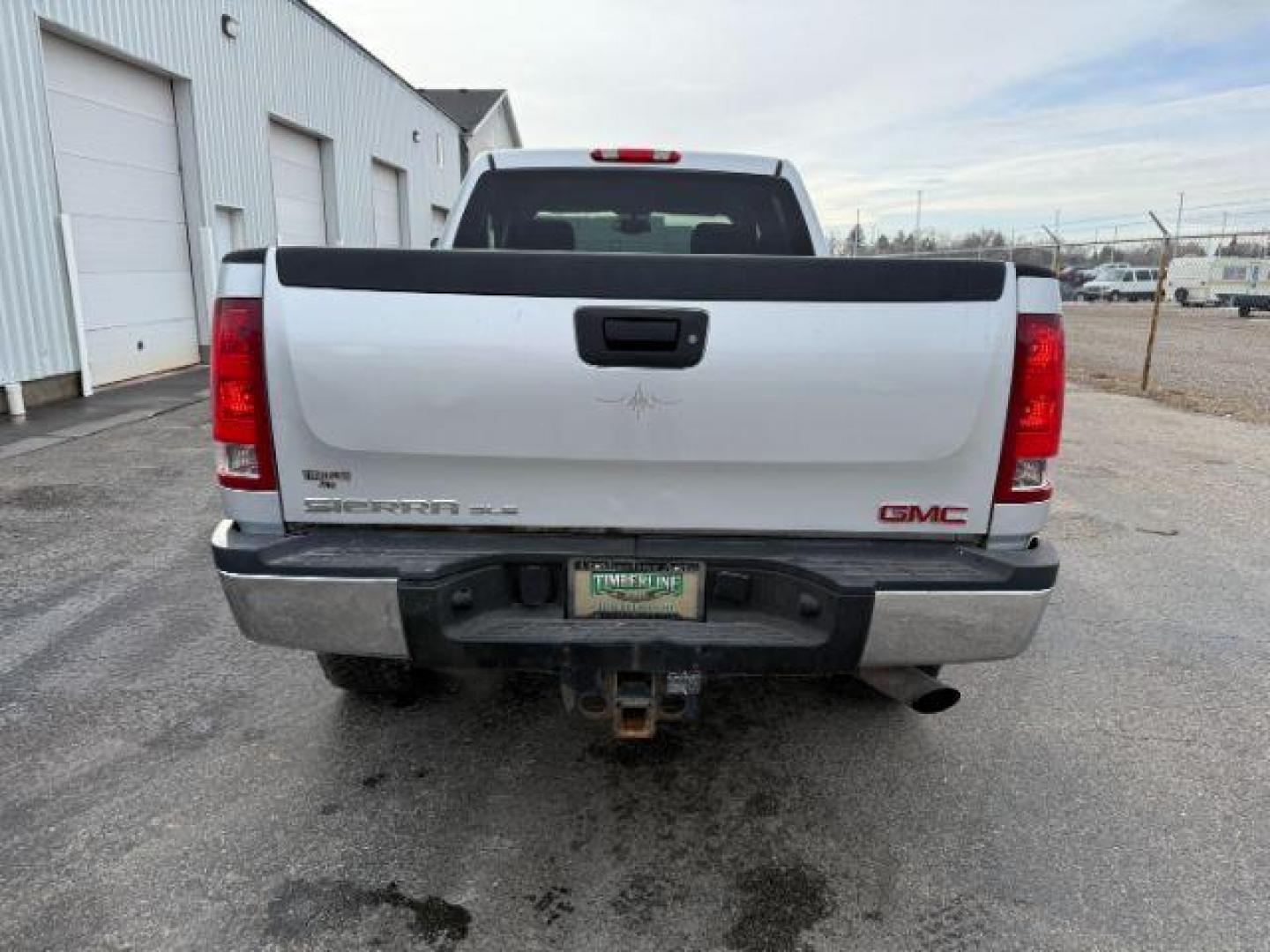 2013 SILVER /Ebony GMC Sierra 2500HD (1GT120CG5DF) with an Vortec 6L V-8 variable valve control engine, Automatic transmission, located at 1175 N Woodruff Ave, Idaho Falls, ID, 83401, 43.506901, -111.999657 - At Timberline Auto, finding a great deal on your next vehicle is always easy! Our experienced sales staff's goal is to help find you the right vehicle at the right price! Our knowledgeable finance department has options for almost any credit score. We offer extended service contract options to prote - Photo#22