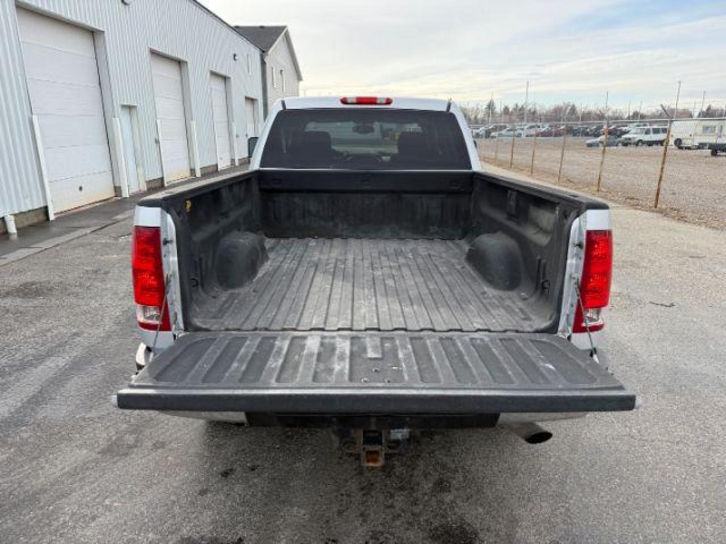 2013 SILVER /Ebony GMC Sierra 2500HD (1GT120CG5DF) with an Vortec 6L V-8 variable valve control engine, Automatic transmission, located at 1175 N Woodruff Ave, Idaho Falls, ID, 83401, 43.506901, -111.999657 - At Timberline Auto, finding a great deal on your next vehicle is always easy! Our experienced sales staff's goal is to help find you the right vehicle at the right price! Our knowledgeable finance department has options for almost any credit score. We offer extended service contract options to prote - Photo#23