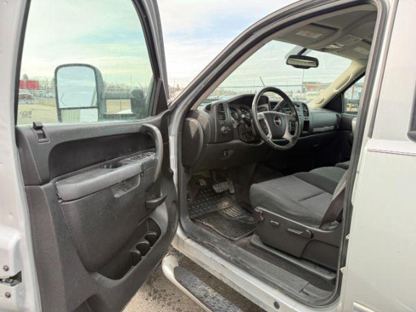 2013 SILVER /Ebony GMC Sierra 2500HD (1GT120CG5DF) with an Vortec 6L V-8 variable valve control engine, Automatic transmission, located at 1175 N Woodruff Ave, Idaho Falls, ID, 83401, 43.506901, -111.999657 - At Timberline Auto, finding a great deal on your next vehicle is always easy! Our experienced sales staff's goal is to help find you the right vehicle at the right price! Our knowledgeable finance department has options for almost any credit score. We offer extended service contract options to prote - Photo#29