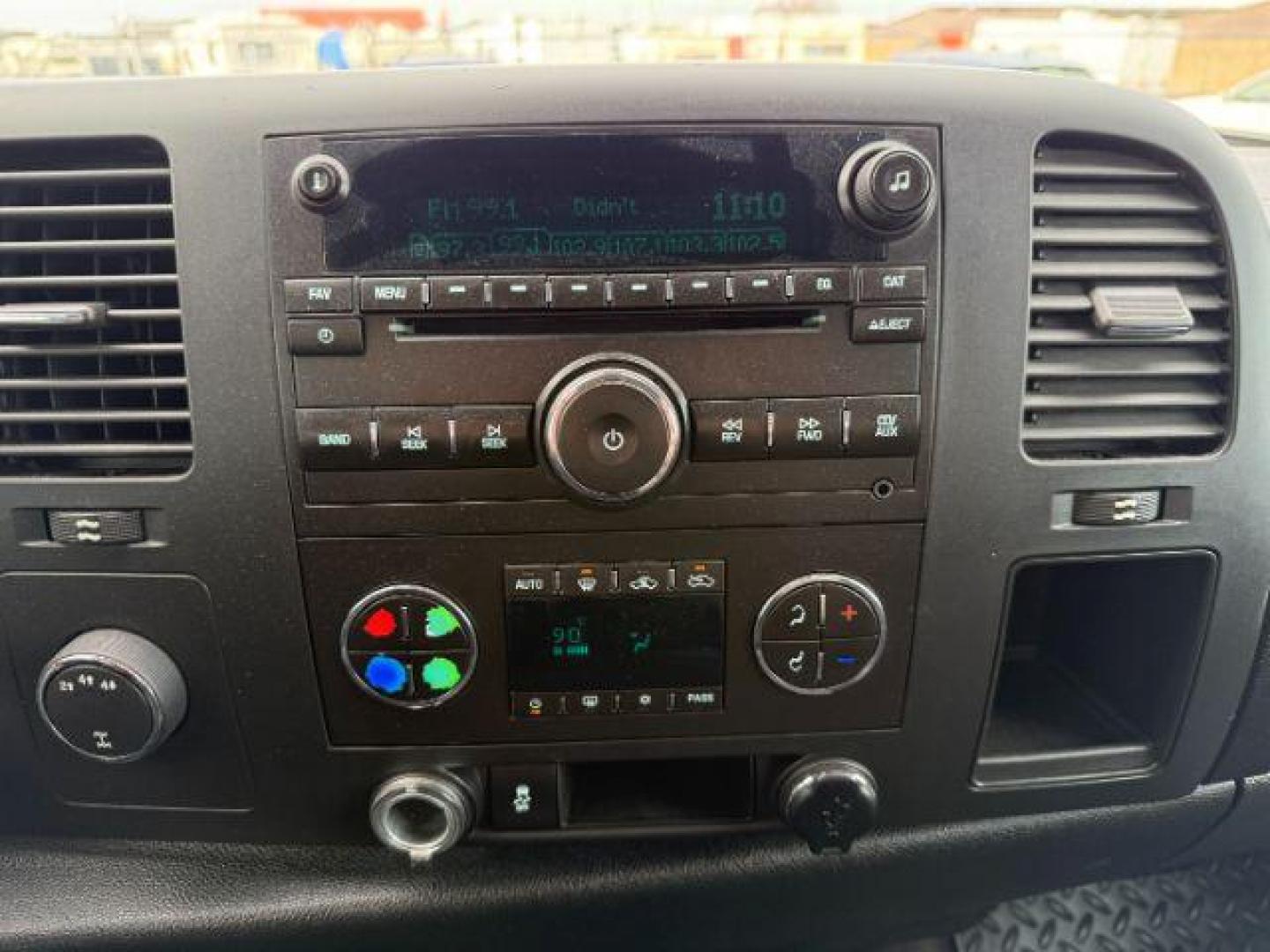 2013 SILVER /Ebony GMC Sierra 2500HD (1GT120CG5DF) with an Vortec 6L V-8 variable valve control engine, Automatic transmission, located at 1175 N Woodruff Ave, Idaho Falls, ID, 83401, 43.506901, -111.999657 - At Timberline Auto, finding a great deal on your next vehicle is always easy! Our experienced sales staff's goal is to help find you the right vehicle at the right price! Our knowledgeable finance department has options for almost any credit score. We offer extended service contract options to prote - Photo#33