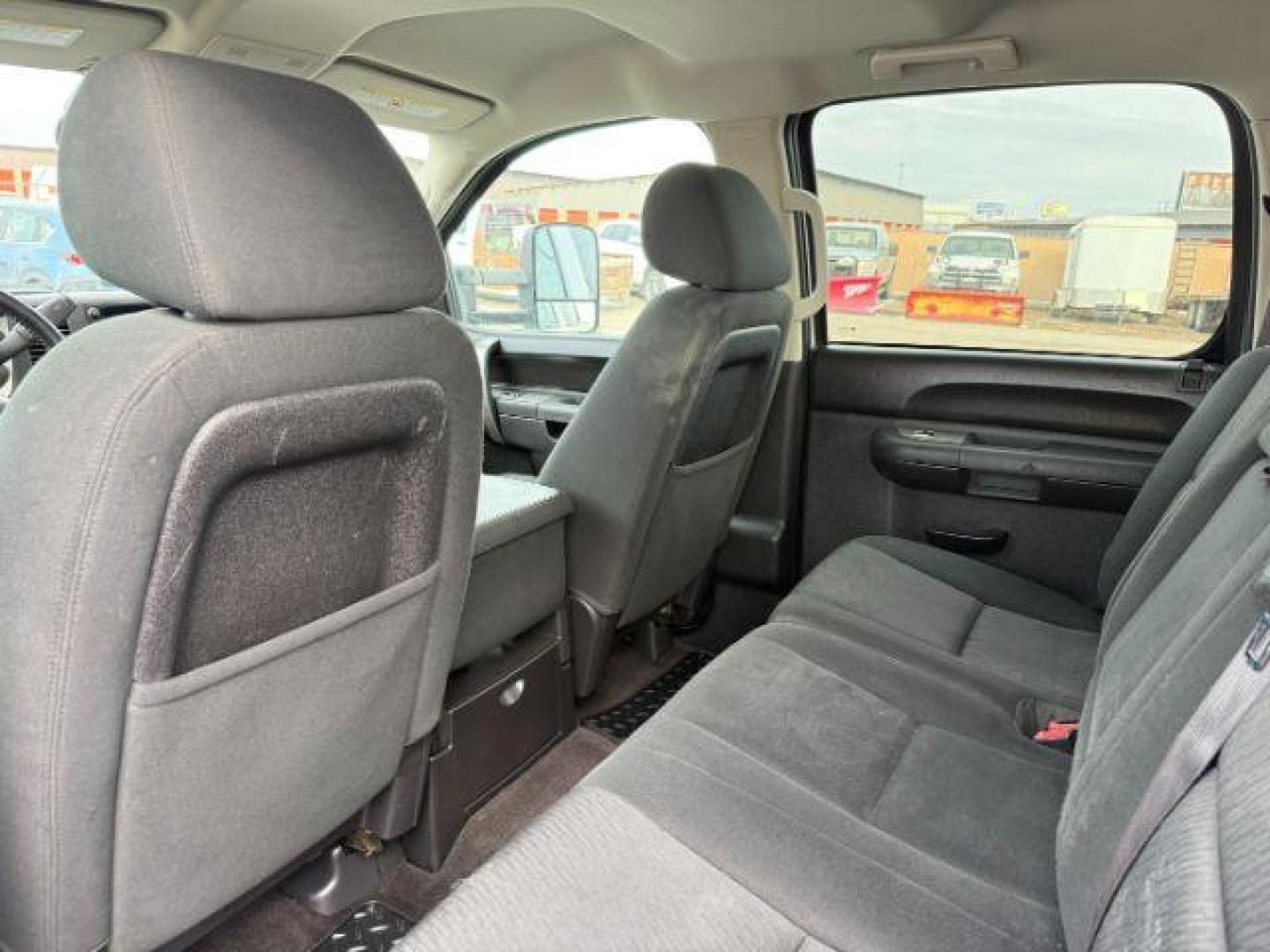 2013 SILVER /Ebony GMC Sierra 2500HD (1GT120CG5DF) with an Vortec 6L V-8 variable valve control engine, Automatic transmission, located at 1175 N Woodruff Ave, Idaho Falls, ID, 83401, 43.506901, -111.999657 - At Timberline Auto, finding a great deal on your next vehicle is always easy! Our experienced sales staff's goal is to help find you the right vehicle at the right price! Our knowledgeable finance department has options for almost any credit score. We offer extended service contract options to prote - Photo#37